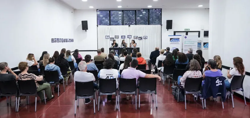charla-sobre-mujer-trabajos-y-reforma-laboral-mantengamos-viva-la-llama-de-la-resistencia