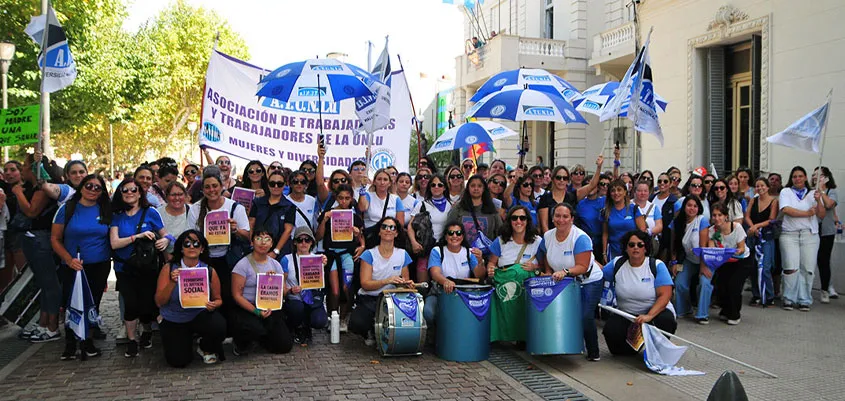 paro-de-mujeres-trabajadoras-de-la-unlu-marcharon-en-lujan